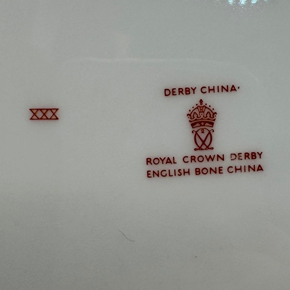 Royal Crown Derby "Red Aves" 5 piece place setting. 2 available. Dated XXX 1967. - Picture 9 of 10